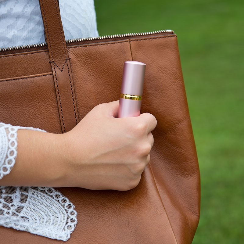 7) Bombe Lacrymogène femme style rouge a lèvre ( couleur violet )